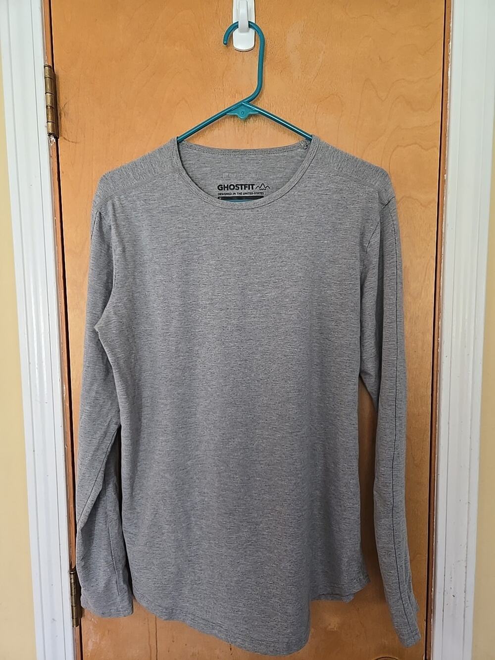 Ghostfit Men's Size M Pullover Long-Sleeve Athletic Shirt Gym Grey